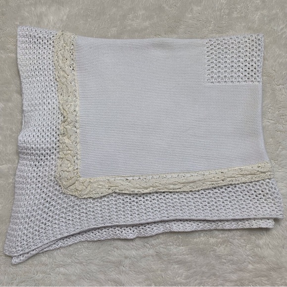 Pili Carrera White Lace Cotton Crochet Baby Blanket - Picture 2 of 6